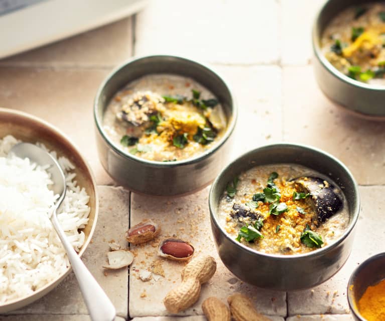 Beringela em molho de coco e amendoim com arroz basmati