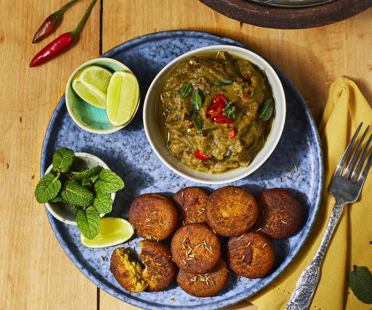 Falafel di fagioli con crema di melanzane piccante