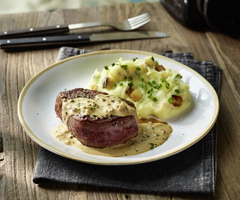 Filetsteaks mit Pfeffersauce und Knusper-Kartoffel-Püree