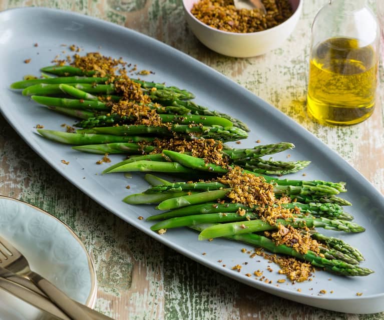 Steamed asparagus with caper crumbs