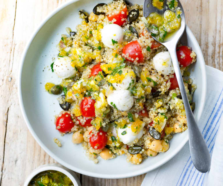 Salade de quinoa, tomates, pois chiches et mozza