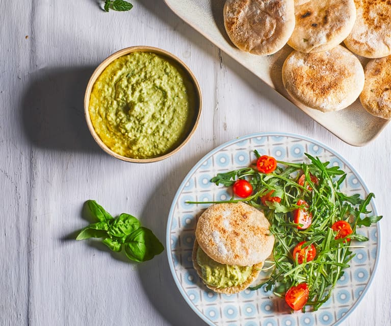 Tigelle alle erbe aromatiche con pesto di fave