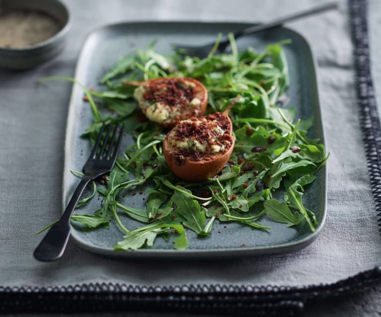 Salada morna de pera com queijo e bacon