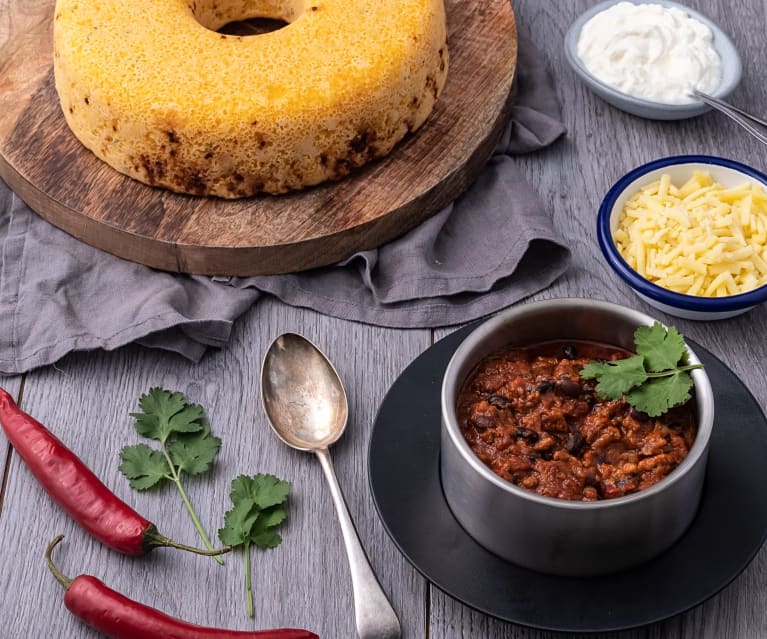 Chilli with corn bread