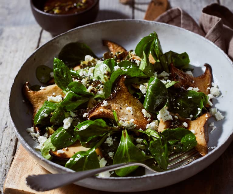 Feldsalat mit gebratenen Kräuterseitlingen und Kürbiskerndressing ...