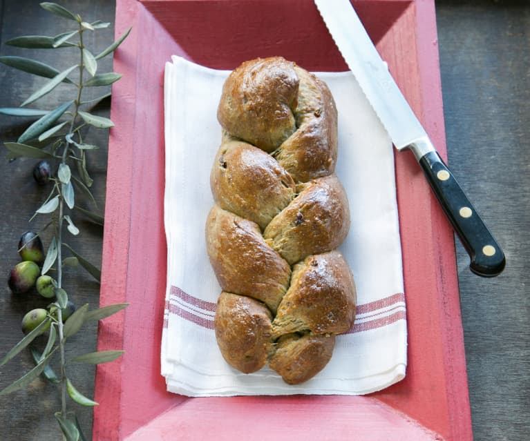 Wholemeal bread with green olives and za'atar