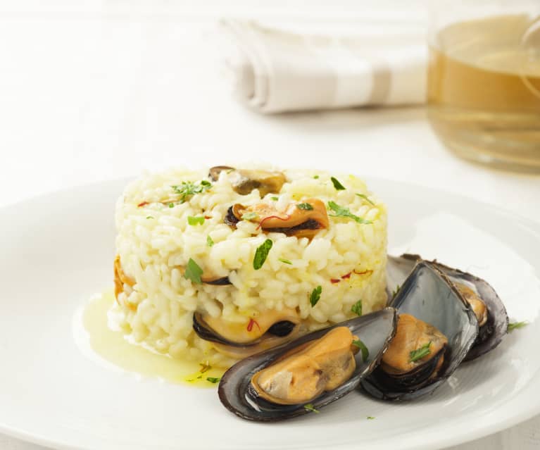 Arroz al azafrán con mejillones