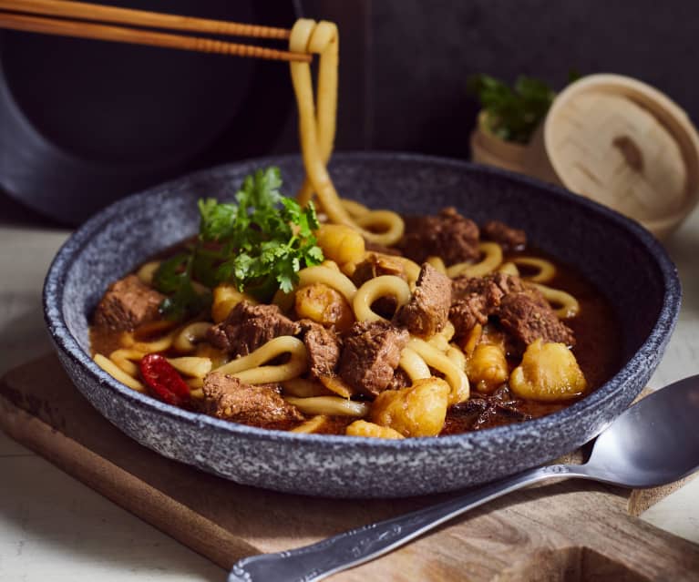 Stufato di manzo con patate e pasta 