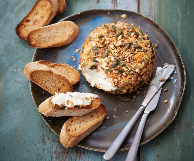 Boule de fromage frais aux graines et noix