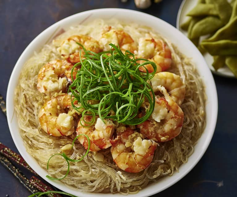 Fideos chinos con langostinos y salsa de ajo