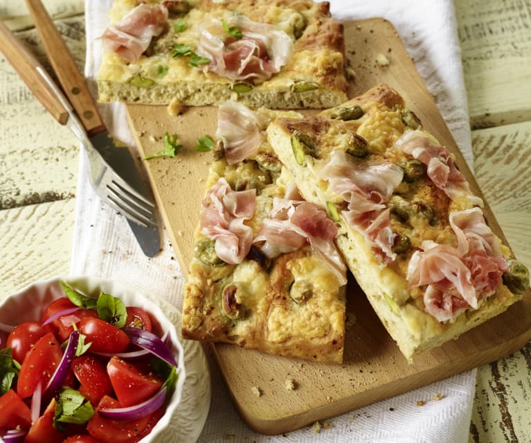 Focaccia mit dicken Bohnen, Pancetta und Pecorino