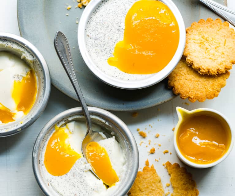 Pannacotta à la vanille et coulis de mangue