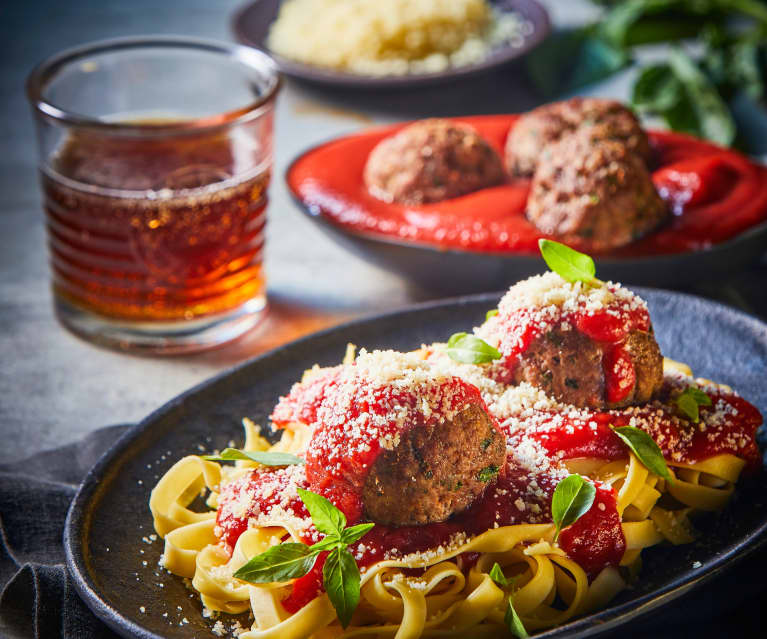 Pasta con albóndigas de carne