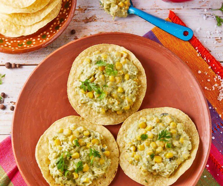 Tostadas de rajas con pollo