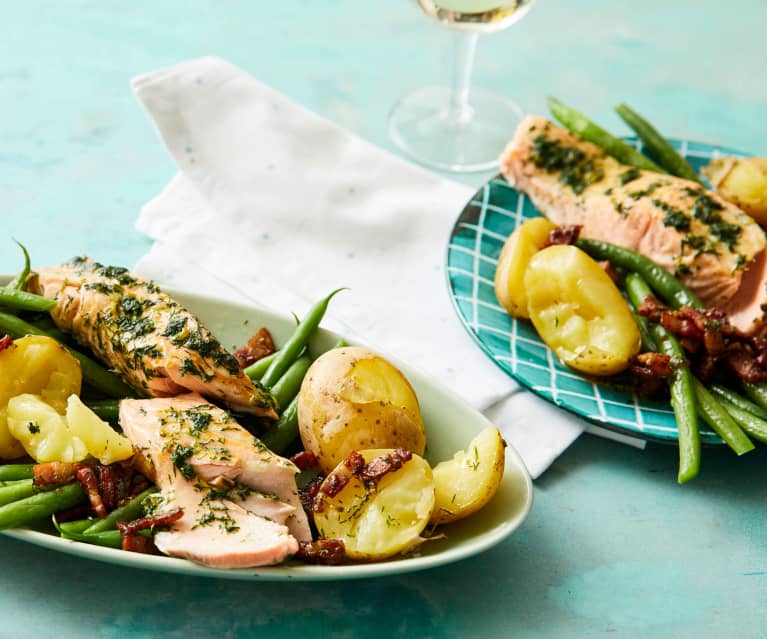 Gedämpfter Lachs mit grünen Bohnen und Speckstippe