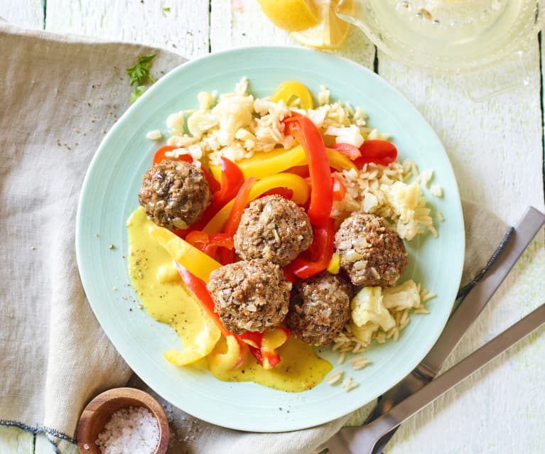 Arroz de couve-flor e pimentos com almôndegas