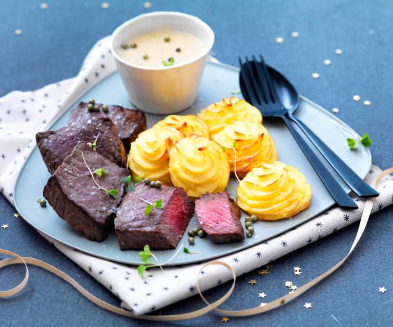 Tournedos, sauce au poivre et pommes duchesse