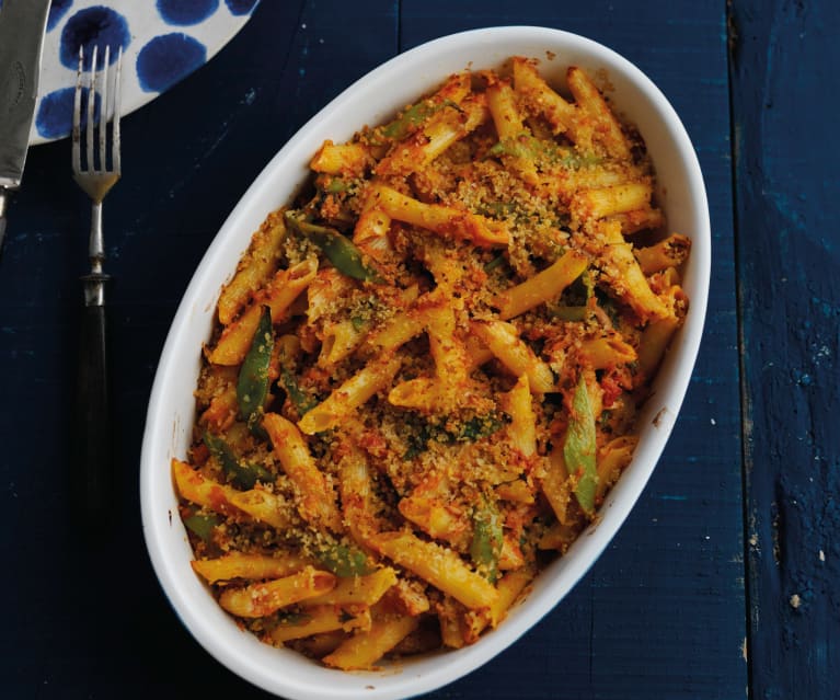 Penne com atum e feijão-verde no forno