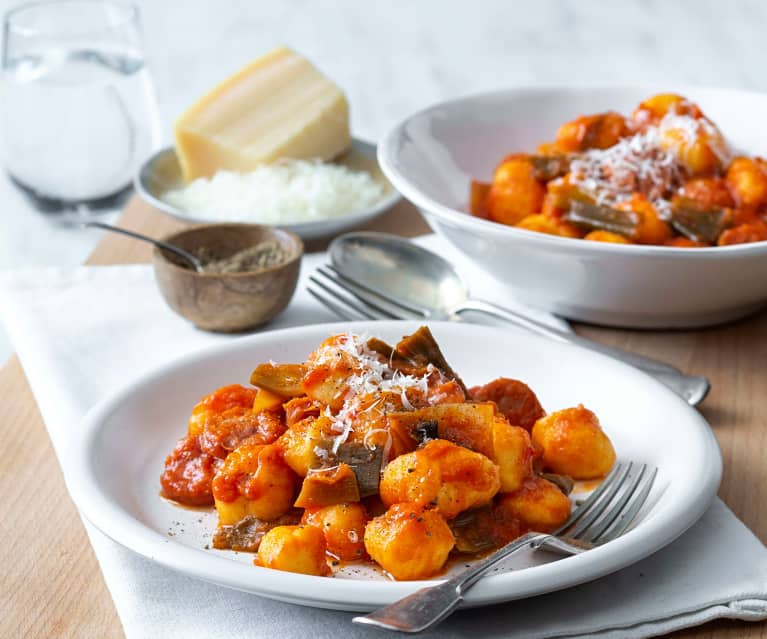 Pasta in tomato sauce with ham and chorizo - Cookidoo® – the