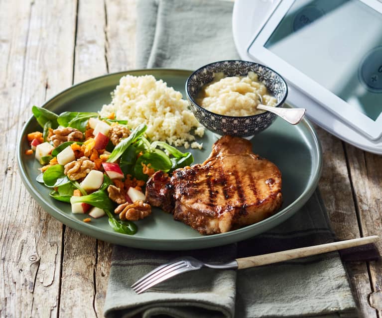 Côtes de porc grillées, houmous d’artichaut et crudités