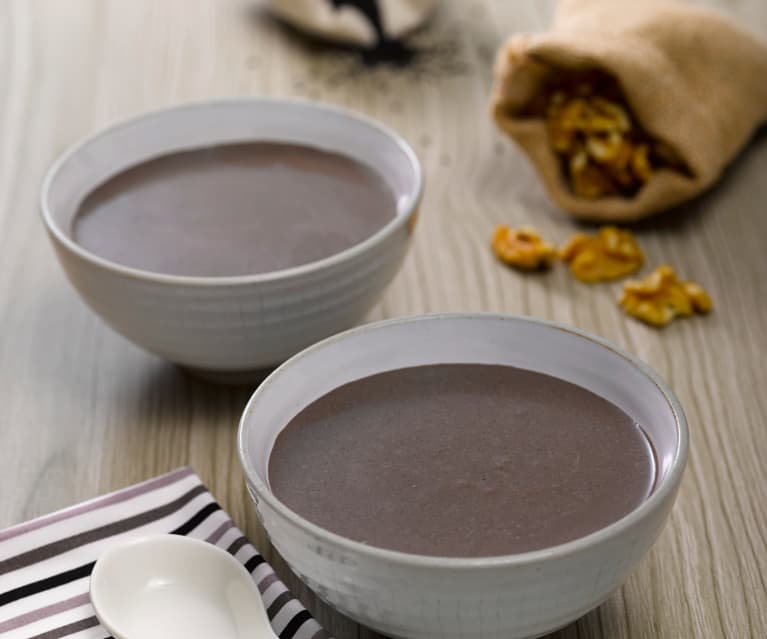 He Tao Zhi Ma Hu (Sweet Walnut Sesame Soup)