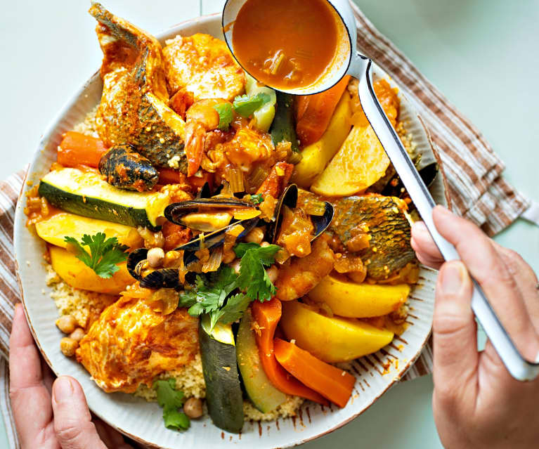 Couscous de poissons et de fruits de mer au safran