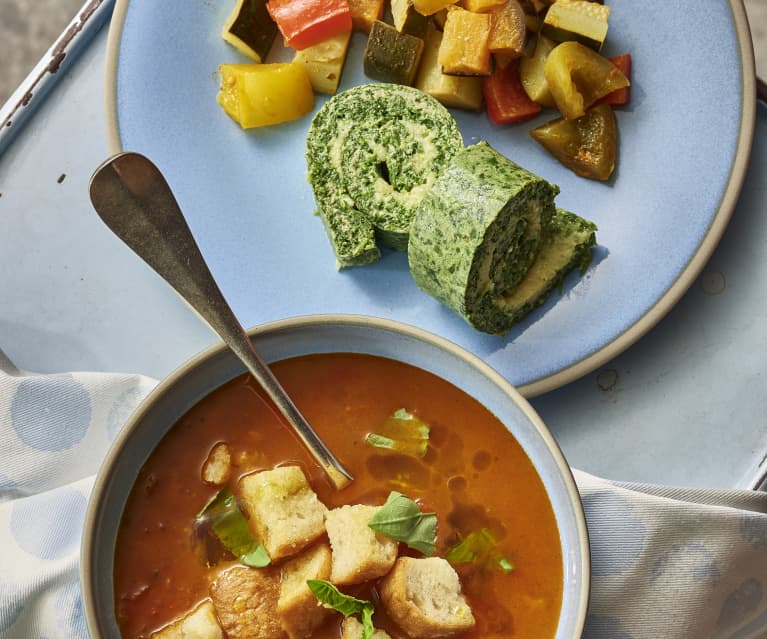 Soupe au pain et à la tomate, omelette roulée aux épinards et ratatouille vapeur Soupe au pain et à la tomate, omelette roulée aux épinards et ratatouille vapeur