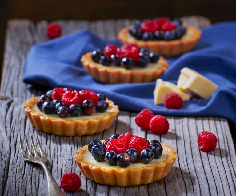 Tartellette al cioccolato bianco e frutti di bosco