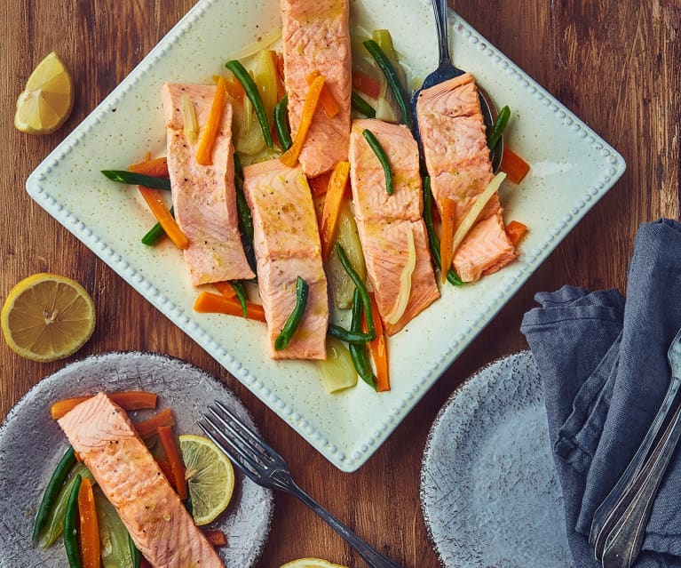 Filetti di salmone al Varoma con contorno di verdure