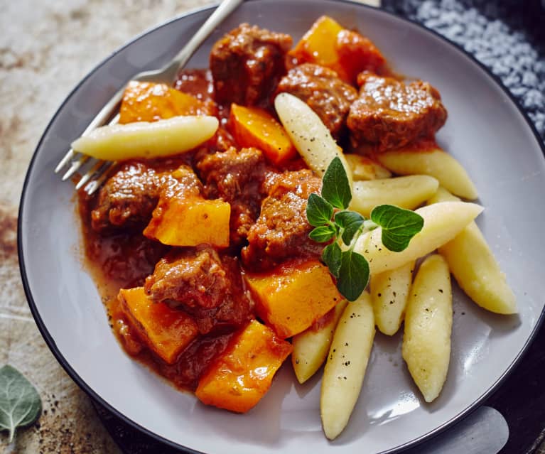 Kürbisgulasch mit Schupfnudeln