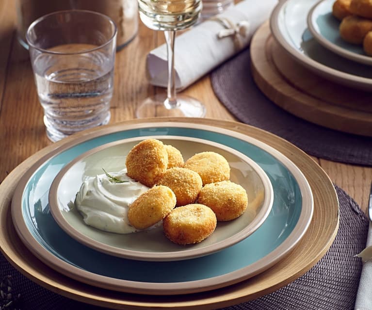 Crocchette di ricotta e menta con salsa allo yogurt