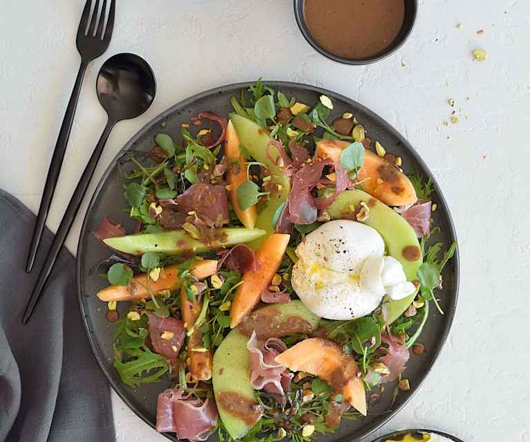 Ensalada de melón y aderezo de pistachos con balsámico