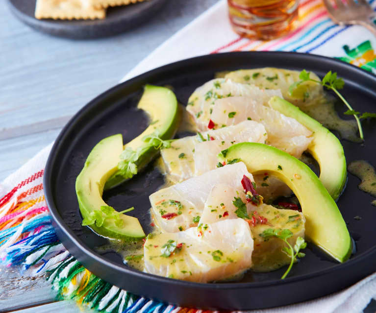 Tiradito de pescado y chile de árbol