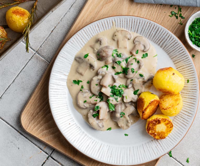 Champiñones a la crema con patatas asadas