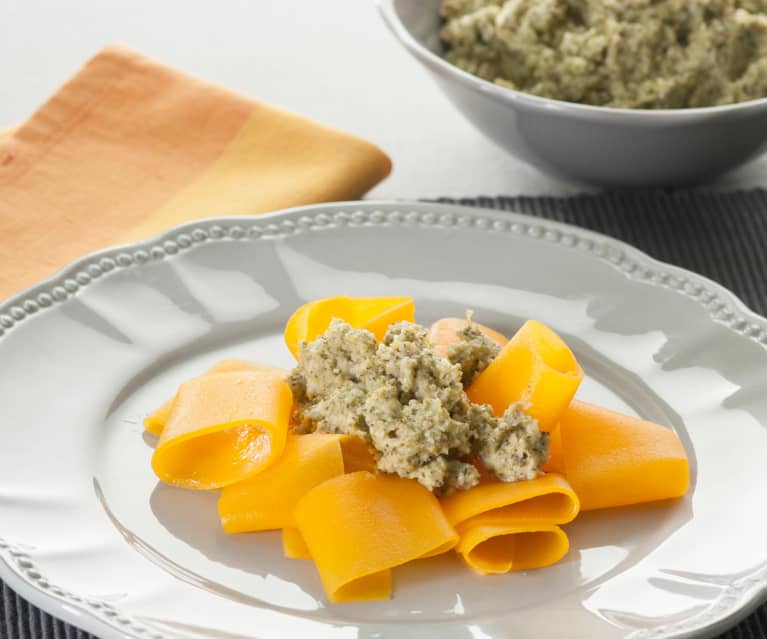 Pappardelle de calabaza con pesto de avellanas y brócoli