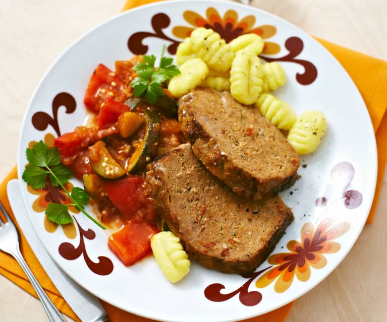 Kräuter-Hackbraten mit Gnocchi und Ratatouille