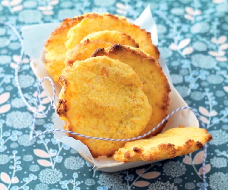 Droge koekjes met polenta en abrikozen zonder toegevoegde suikers