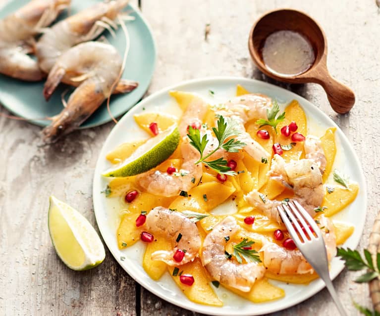 Salade de gambas marinées aux agrumes, carpaccio de mangue