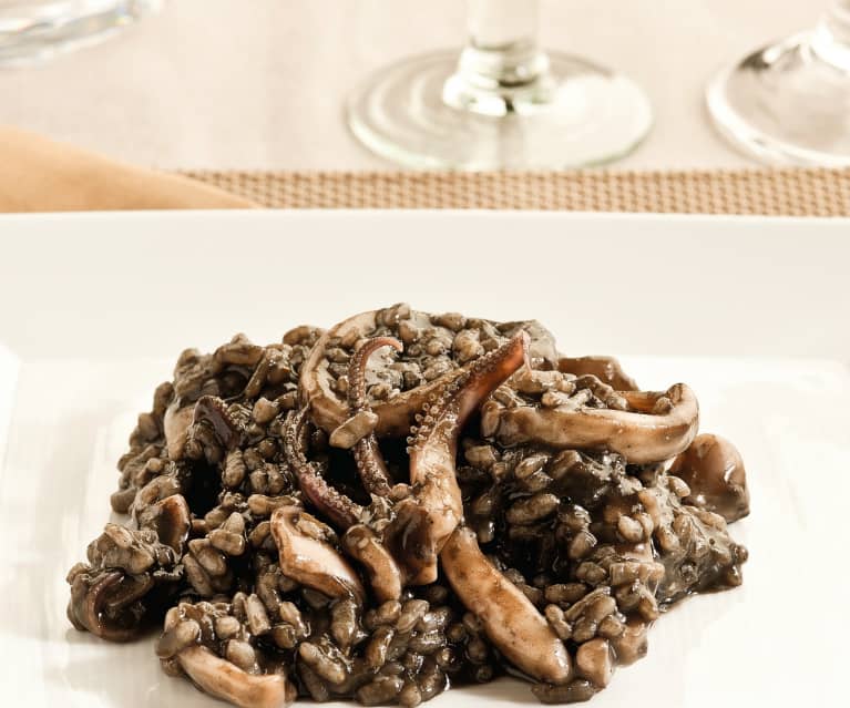 Arroz negro cremoso con calamares