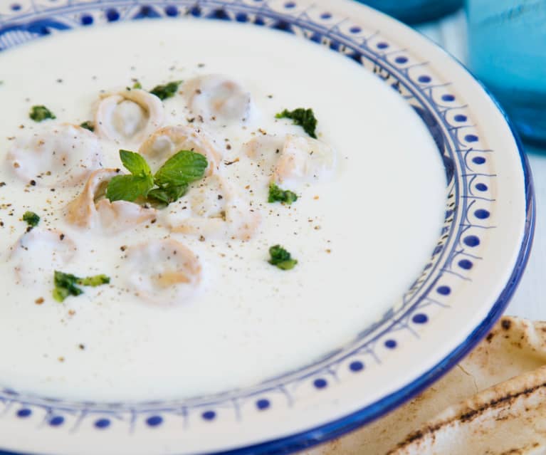 Yoghurt soup with meat dumplings (Shish barak)