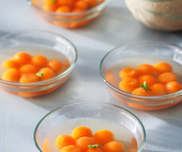 Bolitas de melón en gelatina de menta