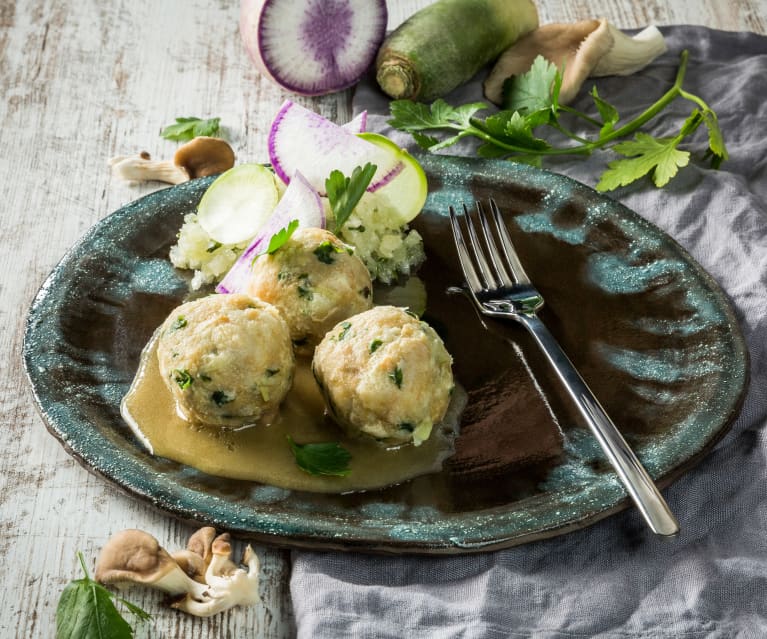 Austernpilzknödel mit Rettichsalat und Teriyakisauce