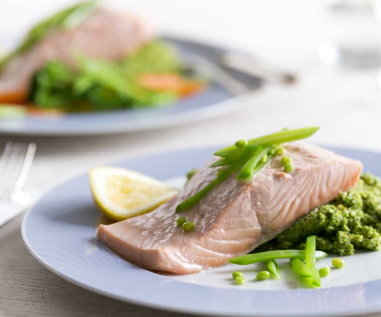 Steamed salmon with broccoli pesto