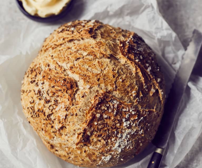 Rundes Kümmelbrot aus dem Topf