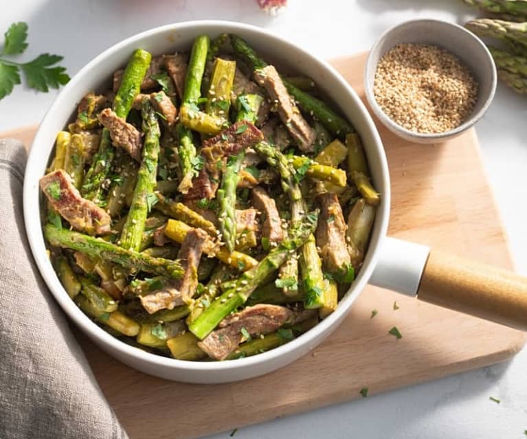 Manzo insaporito con asparagi