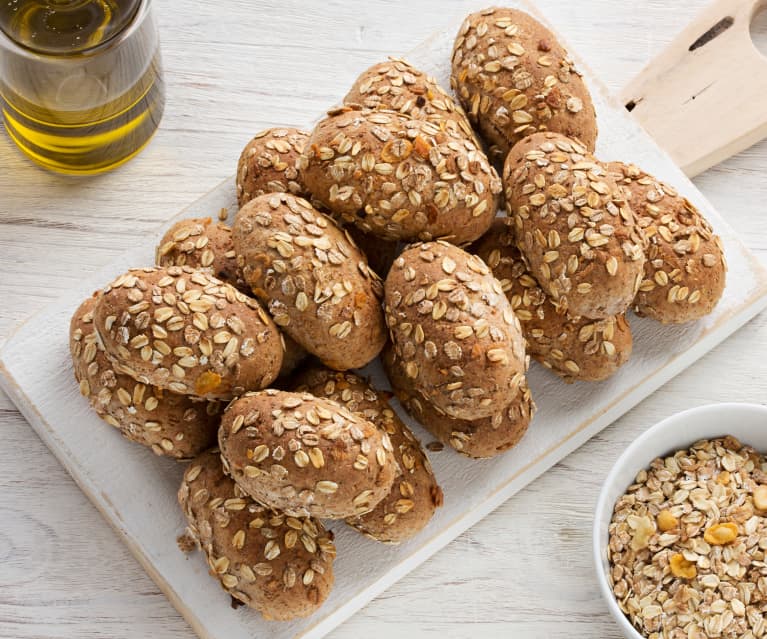 Panecillos integrales con nueces y muesli