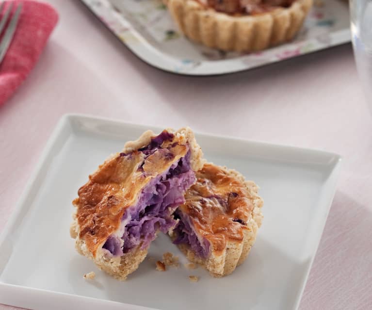 Miniquiches de lombarda con queso de cabra