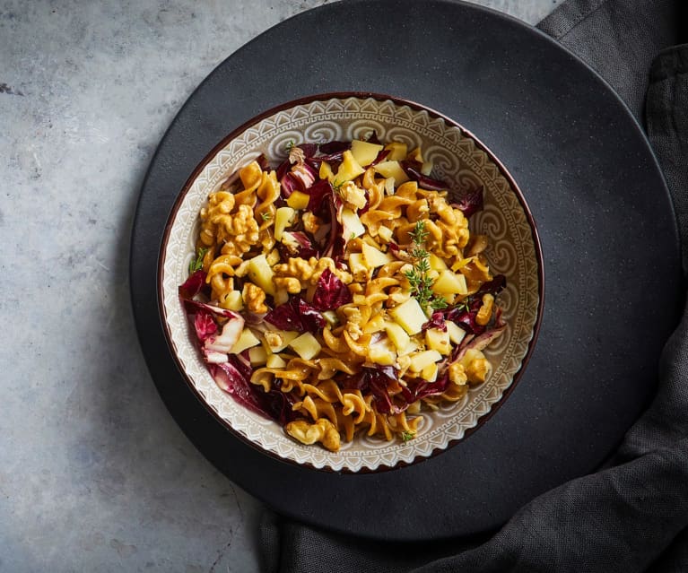 Pasta integrale radicchio, provola e noci