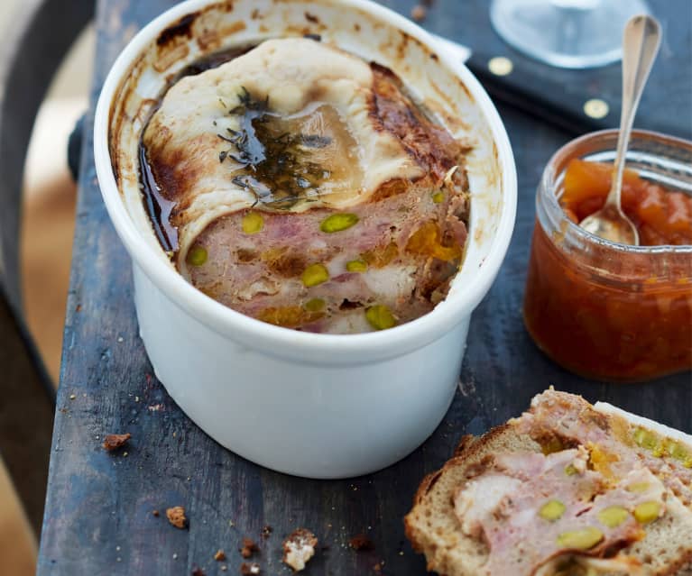 Terrine de lapin aux fruits secs et pistaches