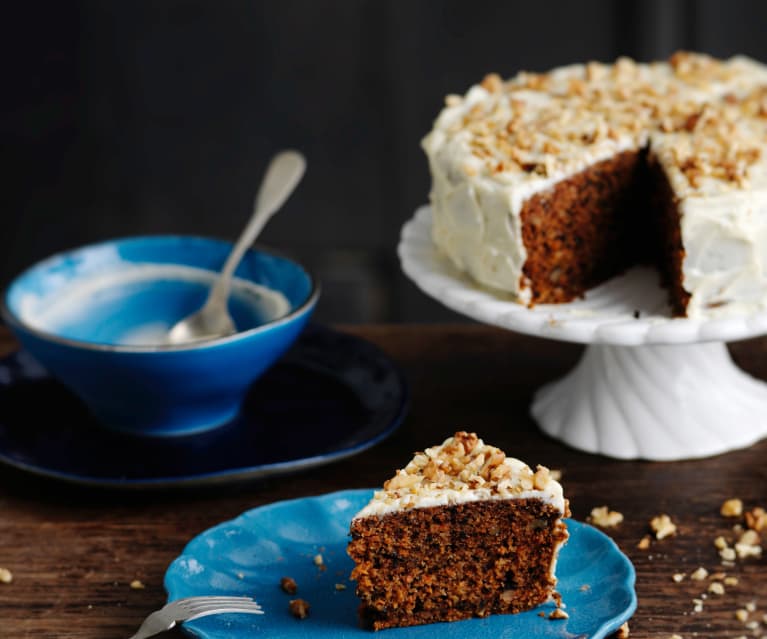 Bolo de noz, cenoura e canela